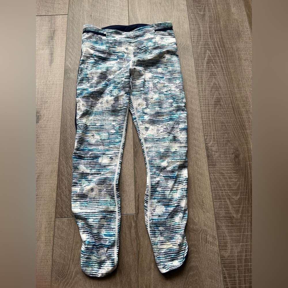 Lululemon Real Quick Tight in Blurry Belle Multi / Hero Blue Size 6